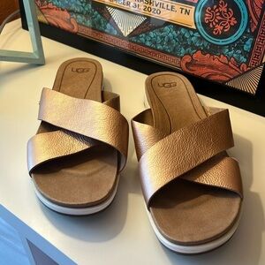 Ugg Kari Metallic Sandals in Metallic Rose Gold-Sz 12